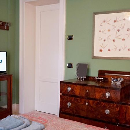 Appartamento Di Fronte Al Mare By Apulia Accommodation Бари Екстериор снимка