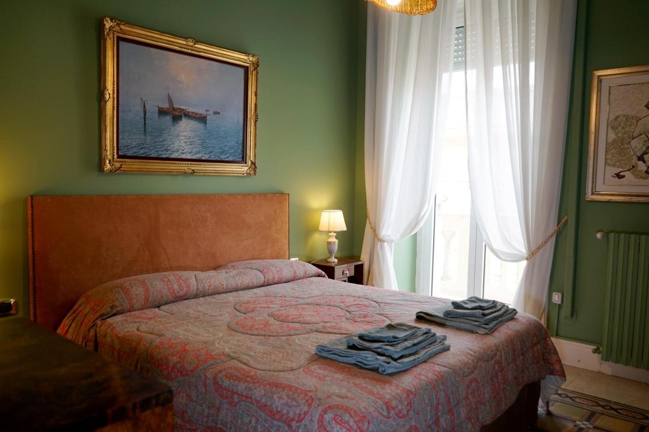 Appartamento Di Fronte Al Mare By Apulia Accommodation Бари Екстериор снимка