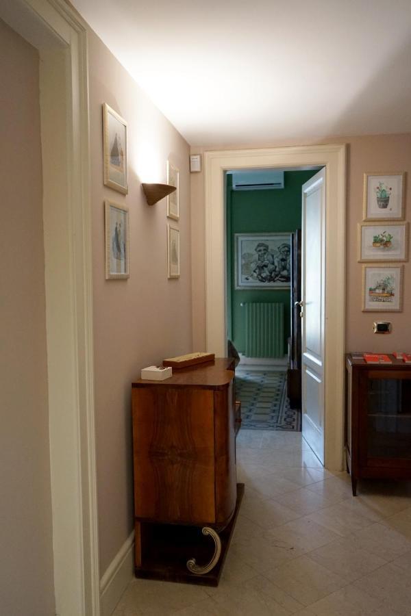 Appartamento Di Fronte Al Mare By Apulia Accommodation Бари Екстериор снимка