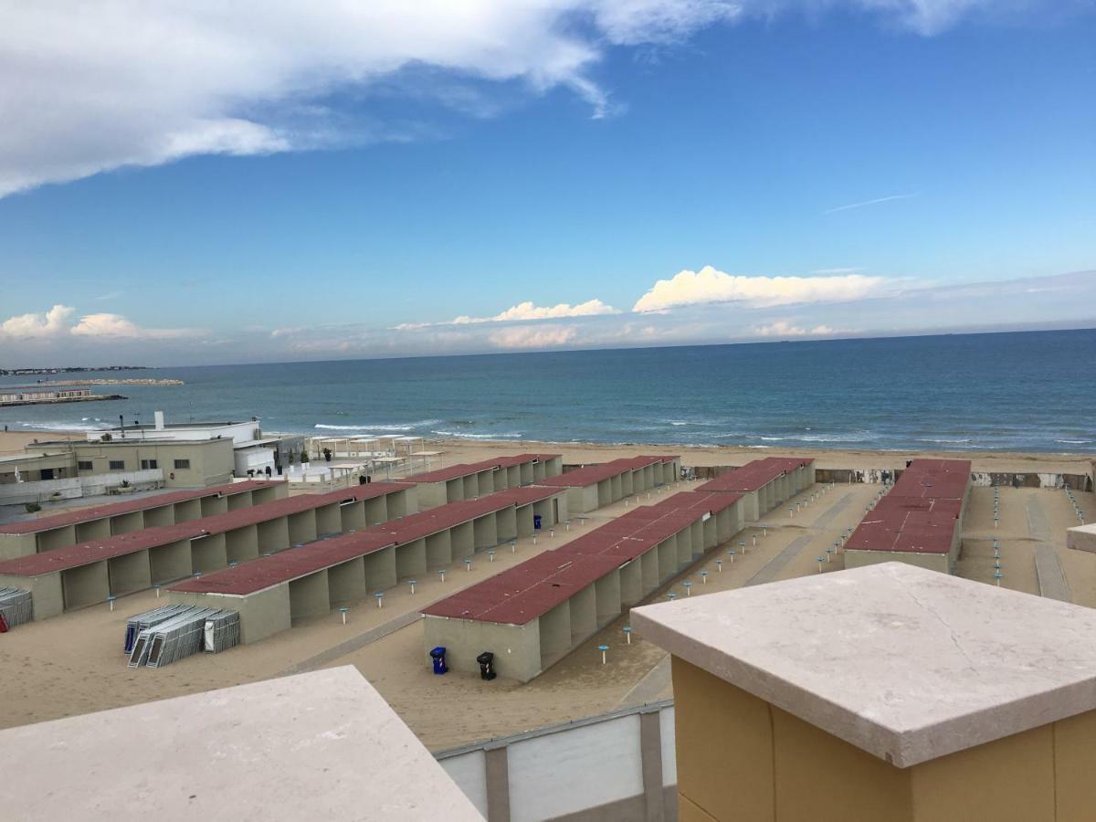 Appartamento Di Fronte Al Mare By Apulia Accommodation Бари Екстериор снимка